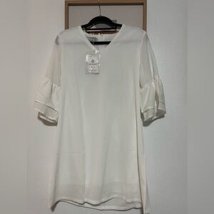 Chic Cream V-Neck Blouse with Ruffled Sleeves